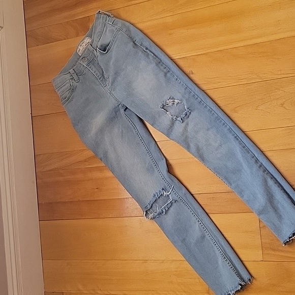 Free people size w25 distressed blue jeans - Picture 7 of 7